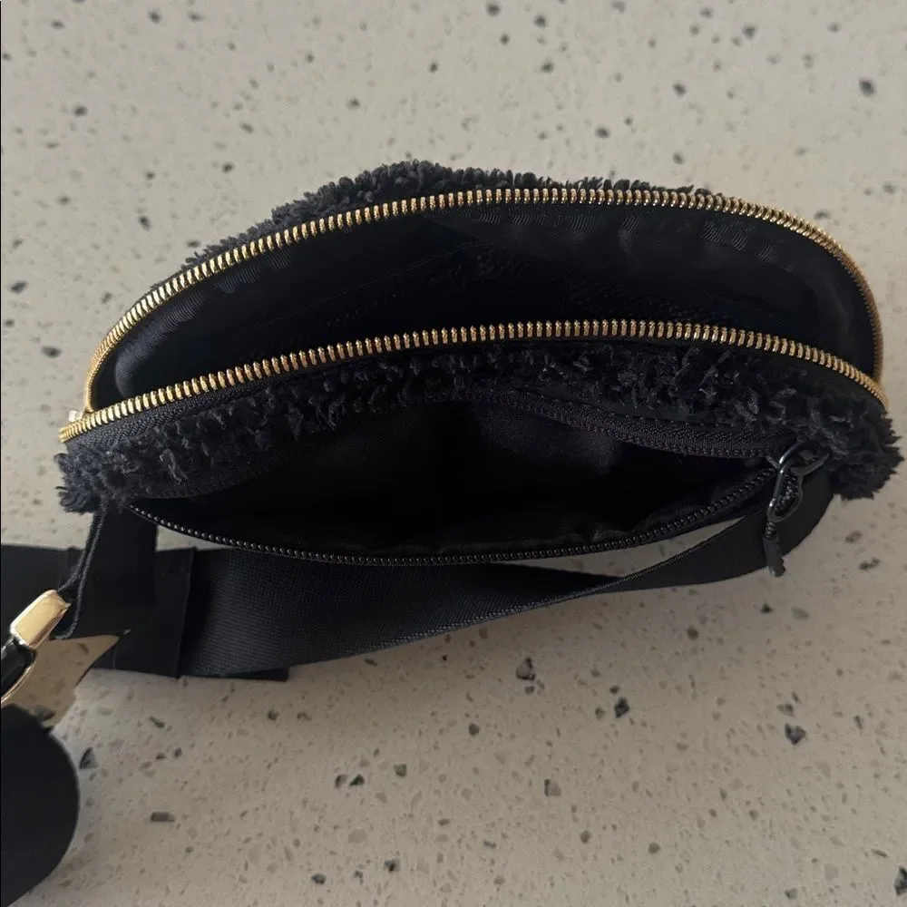 lululemon Everywhere Belt Bag Black Fleece Sherpa Gold Hardware Crossbody Casual